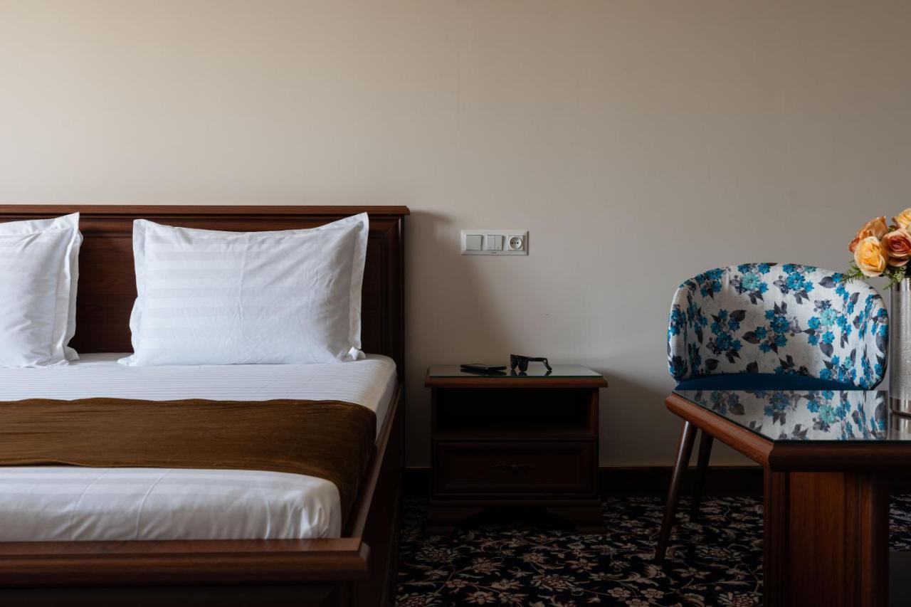 Aqua Hotel Tashkent Bagian luar foto